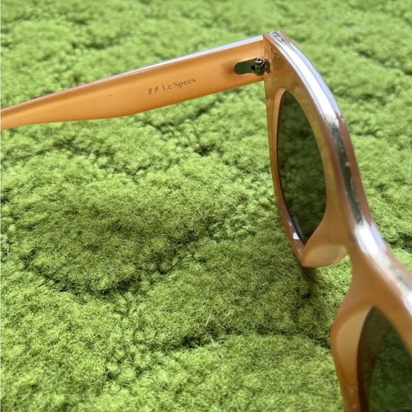 Le Specs Air Heart Sunglasses - Picture 6 of 7